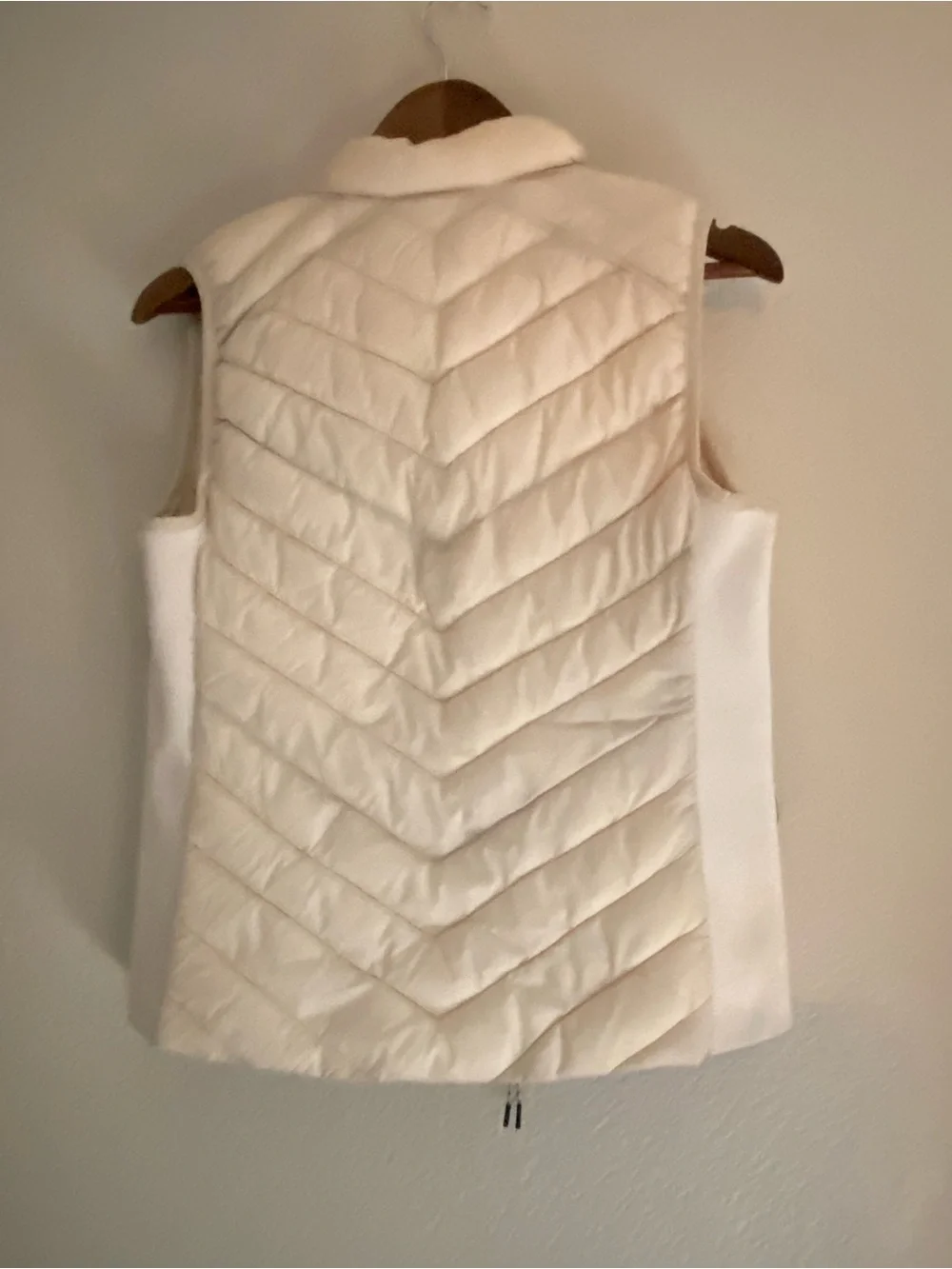 GAP Primaloft Cream/White Sleeveless Puffer Size Women’s Small EUC